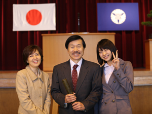 左から石野真子氏、平田満氏、山下リオ氏